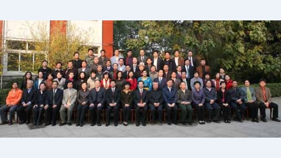 鲁迅文学院第十届高研班学员名单
安茹娜　道·斯琴巴雅尔　额尔敦哈达　朵日娜　哈森　海风　
格日勒巴特尔　杭福柱　青格勒　照日格图　青巴图　包玉文　
孙文赫　金莲华　　陈兰玉　靳煜　蒙飞　覃祥周　左金惠　阿苏越尔　巴久乌嘎　德庆多吉　　洛桑顿珠　普桑占堆　王鹏翔　嘎代才让　向阳　万玛才旦　邓汉平　　哈那提古丽　努尔兰·波拉提　达吾列提江·帕提克　巴燕·穆尔汗　阿不列孜·乌买尔 　古丽巴哈尔·艾海提　多力昆·依克木 达吾提·阿迪力　巴吾东·艾散　雪赫来提穆罕默德　祖力菲娅 古丽莎·依布拉英　吾买尔江·阿木提　图拉汗·托合提　巴格特·阿曼别克 　艾　布 白新菊　才朗东主