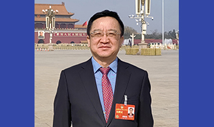 全国政协委员、中国作协副主席阎晶明
　
