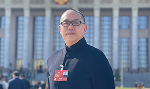 全国政协委员、《当代电影》主编皇甫宜川
　