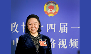 全国政协委员、中国国家话剧院院长田沁鑫
　