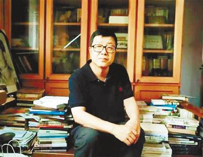 穆涛，《美文》杂志常务副主编，中国188体育官方ios学会副会长，中国作家协会188体育官方ios专业委员会委员，西北大学教授、博士研究生导师，陕西省文艺评论家协会副主席，享受国务院特殊津贴专家，陕西省有突出贡献专家。著有188体育官方ios集《俯仰由他》、《看左手》、《明日在往事中》（与贾平凹先生合作，贾平凹作画，穆涛行文）、《先前的风气》、《中国人的大局观》、《中国历史的体温》，随笔集《肉眼看文坛》《放心集》《188体育官方ios观察》。《先前的风气》一书获第六届鲁迅文学奖和“2014中国好书”奖。2017年获全国五一劳动奖章。