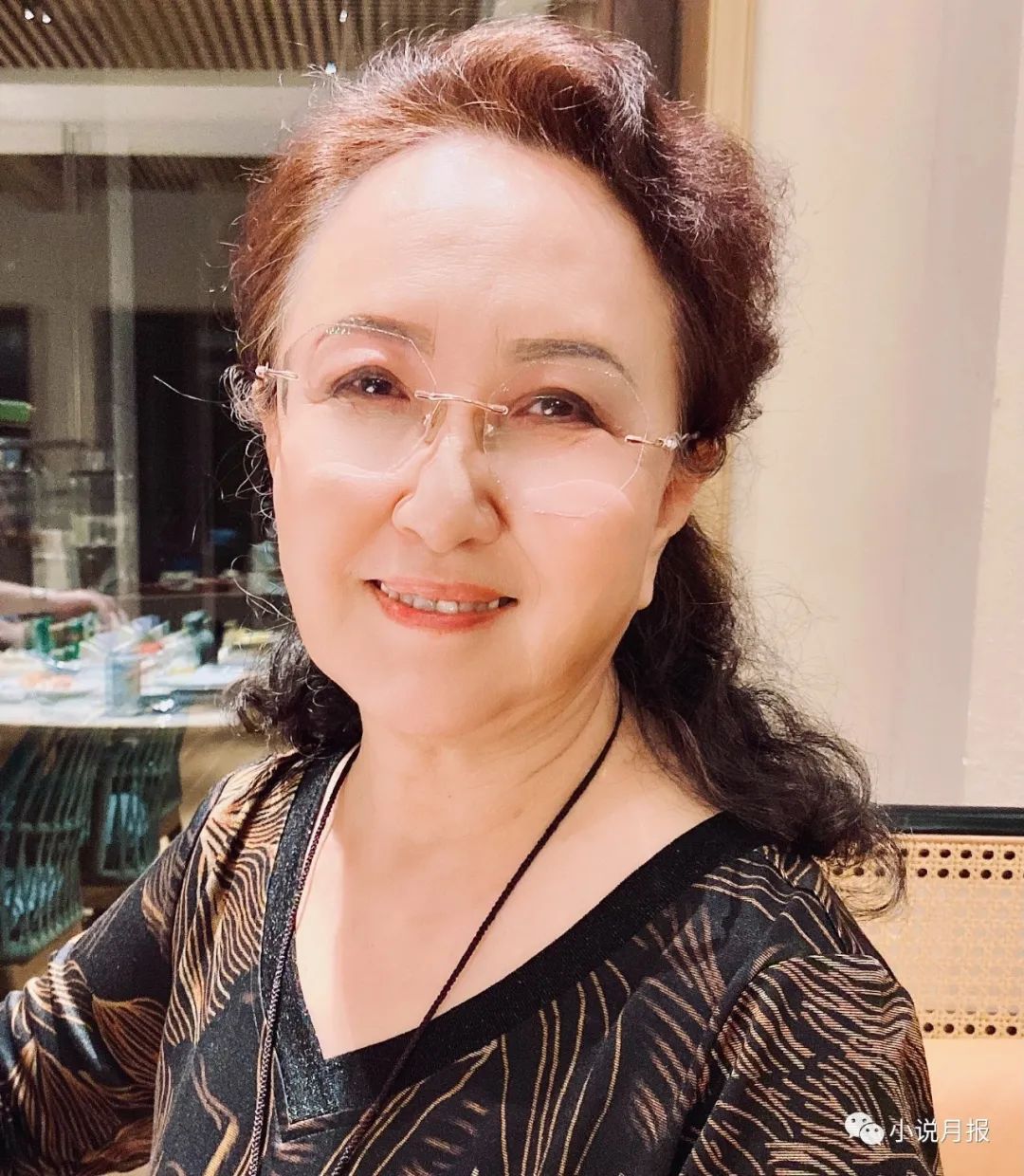 马晓丽，一级作家。主要作品有长篇小说《楚河汉界》、中短篇小说集《手臂上的蓝玫瑰》《催眠》、长篇传记文学《王大珩转》、长篇纪实188体育官方ios《阅读父亲》，并有多部作品被改编为话剧和影视剧。曾获第六届鲁迅文学奖、首届曹雪芹华语文学大奖、第一届中国女性文学奖等奖项。
