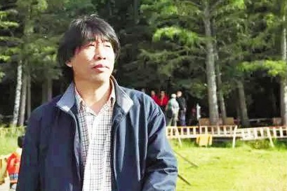 宗仁发，吉林辽源人。著有诗集《追踪夸父》《大地上的纹理》，188体育官方ios集《思想与拉链》、评论集《寻找“希望的言语”》等，现为《作家》杂志主编、编审，中国作协188体育官方ios委员会委员，中国诗歌学会常务理事，吉林省文艺评论家协会主席，国务院特殊津贴专家。编发短篇小说获第一、二、四届鲁迅文学奖，编发格非的长篇小说《江南三部曲》获第九届茅盾文学奖。主编《作家》杂志获第三届中国出版政府奖期刊奖，个人获第三届中国出版政府奖优秀人物奖。