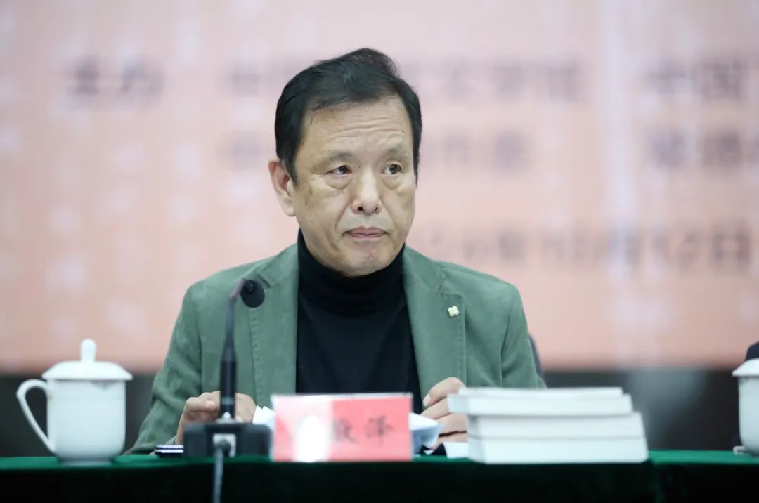 李敬泽主持会议