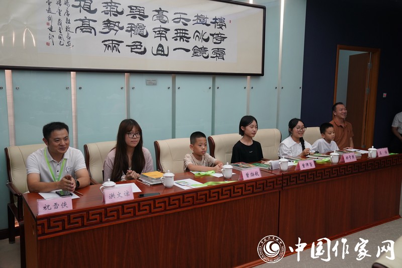 小诗人代表及家长