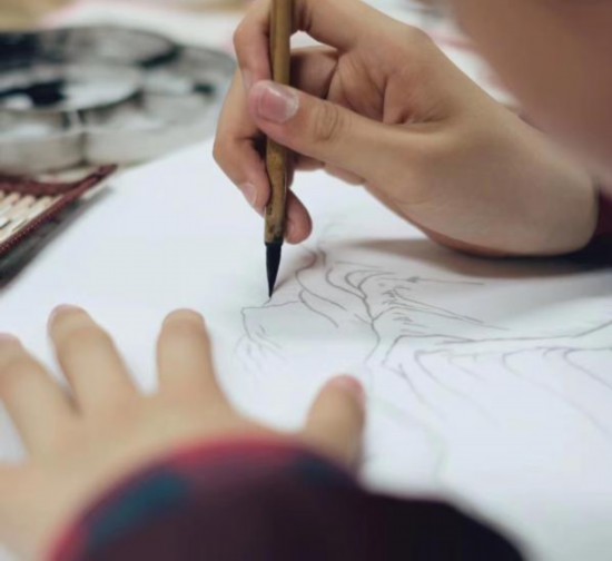 上海学生体验青绿山水画法