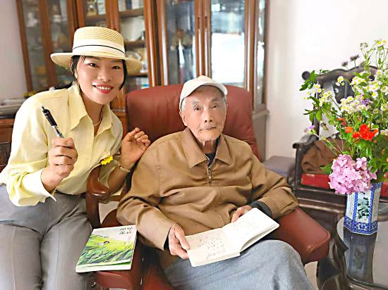 2024年6月1日，作者唐池子（左一）与圣野合照